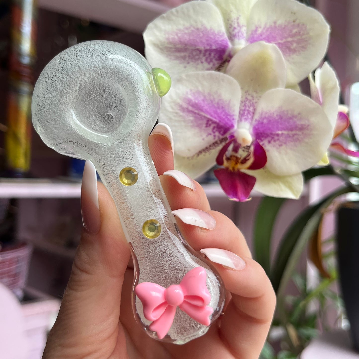 White Glow Bow Glass Pipe