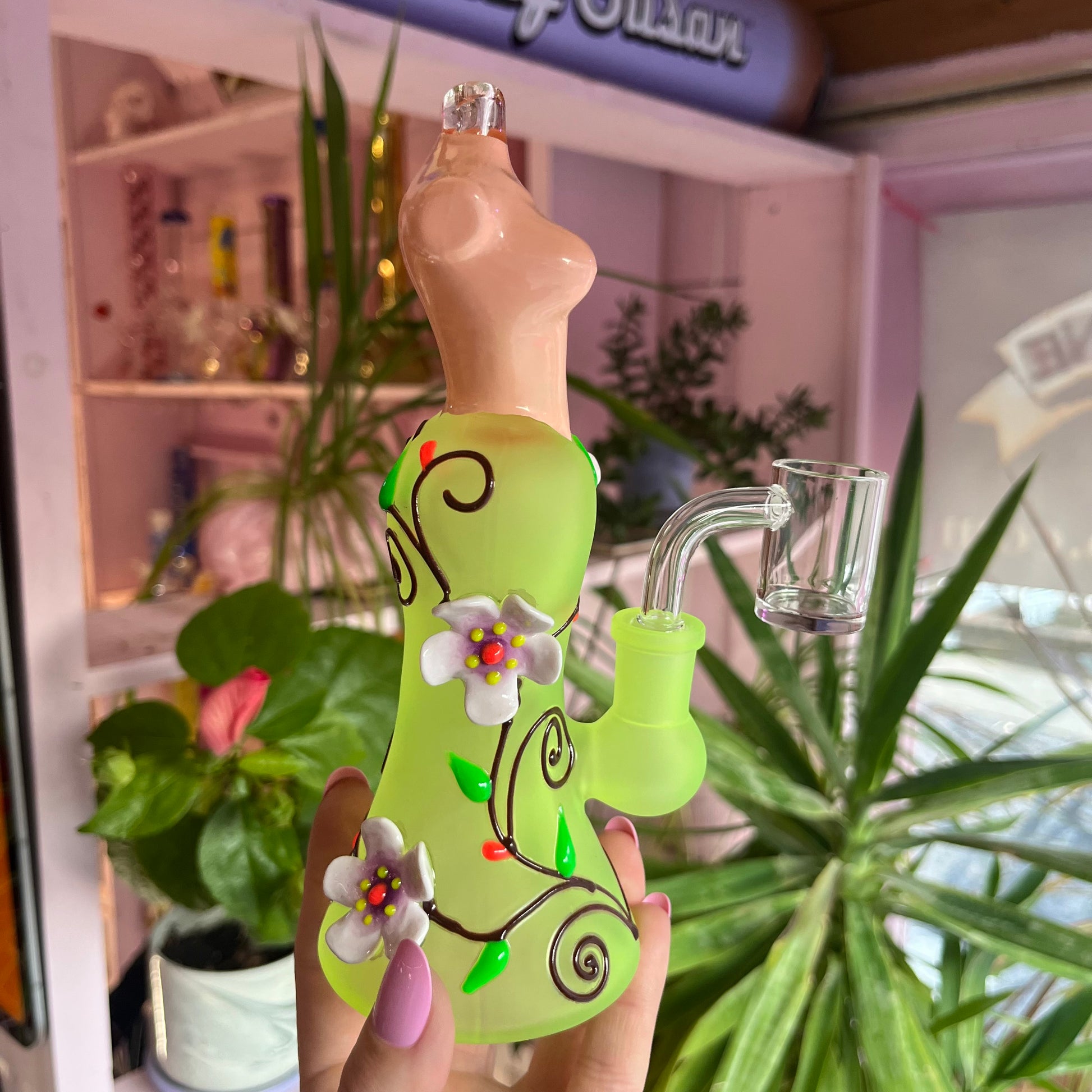 Female bust rig from the best online smoke shop