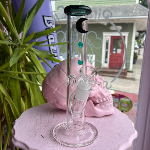 simple tube bong from best smoke shop in the world